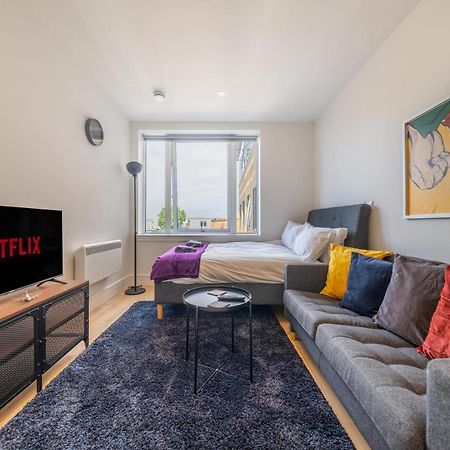 Cozy Apartments - Free Wifi And Parking Onsite Feltham Экстерьер фото