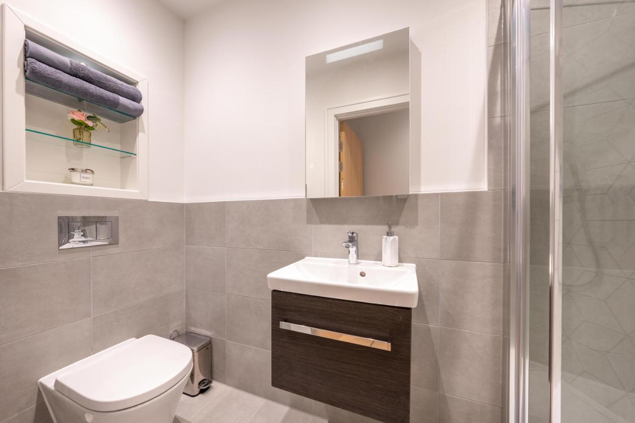 Cozy Apartments - Free Wifi And Parking Onsite Feltham Экстерьер фото