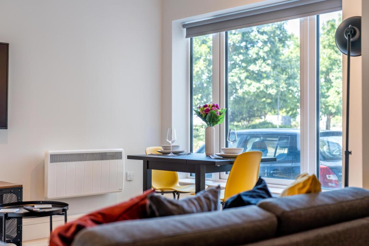 Cozy Apartments - Free Wifi And Parking Onsite Feltham Экстерьер фото