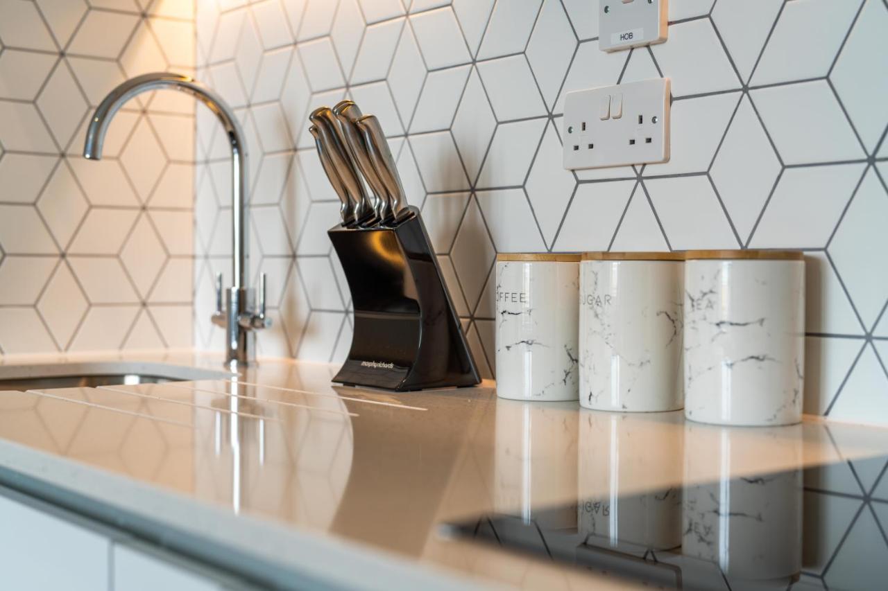 Cozy Apartments - Free Wifi And Parking Onsite Feltham Экстерьер фото
