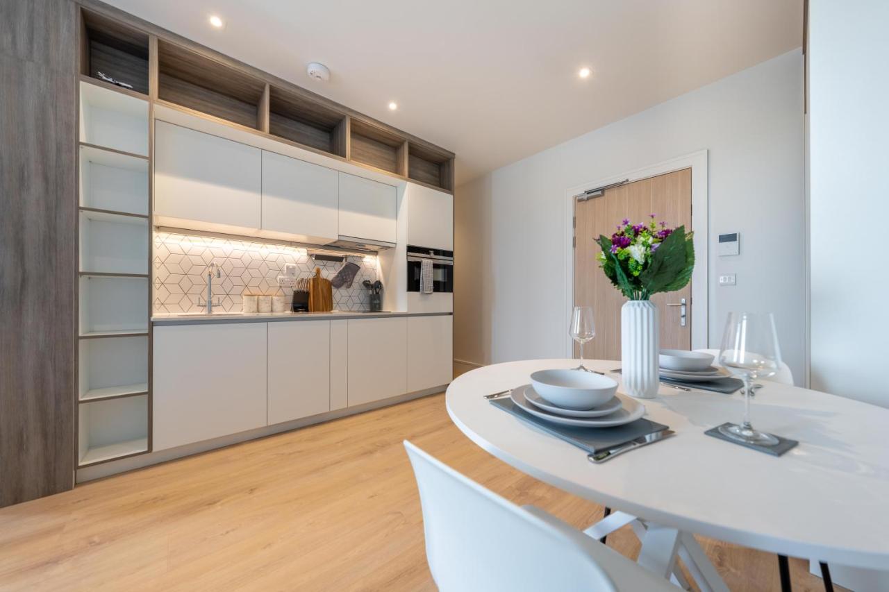 Cozy Apartments - Free Wifi And Parking Onsite Feltham Экстерьер фото