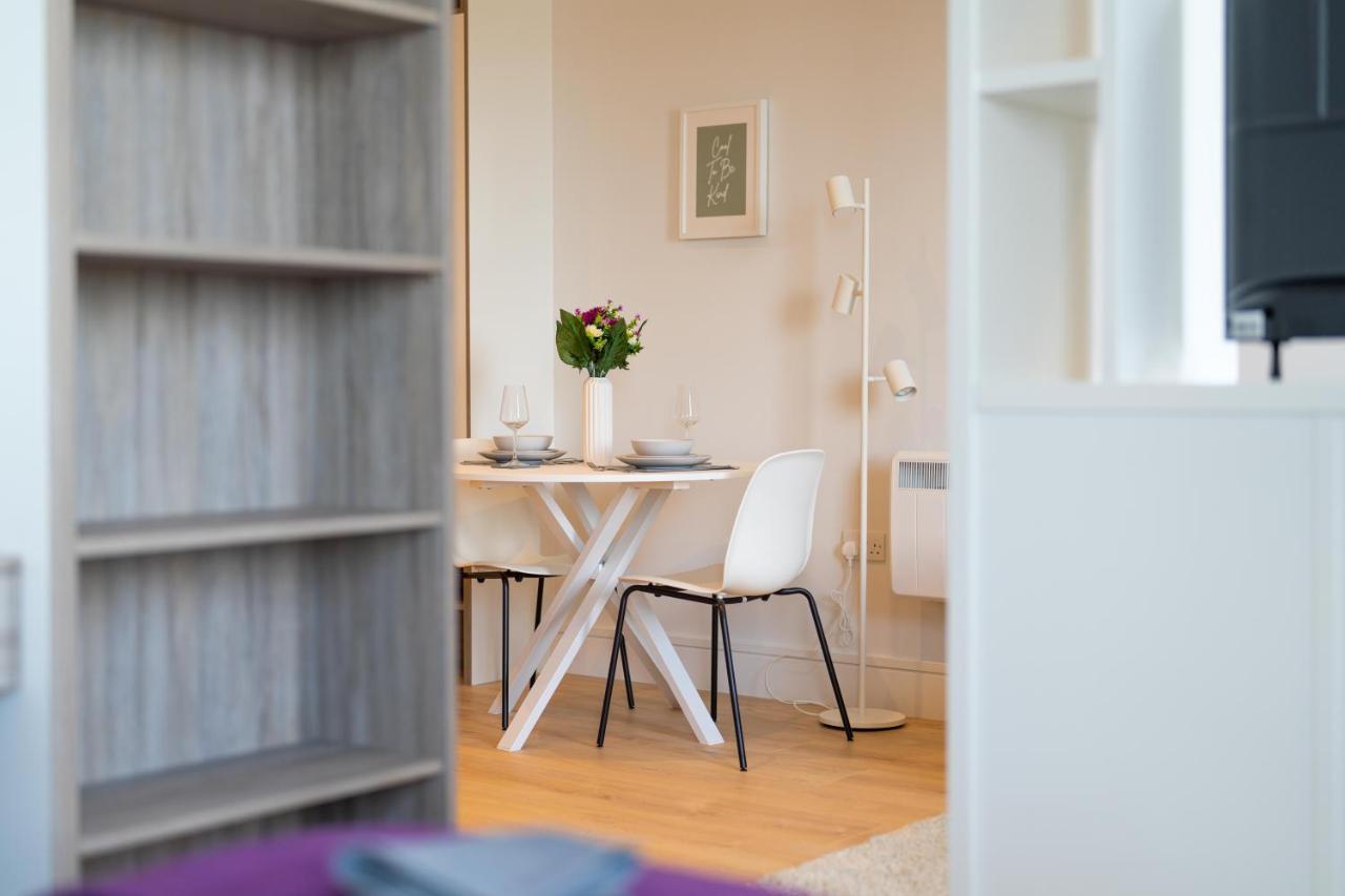 Cozy Apartments - Free Wifi And Parking Onsite Feltham Экстерьер фото